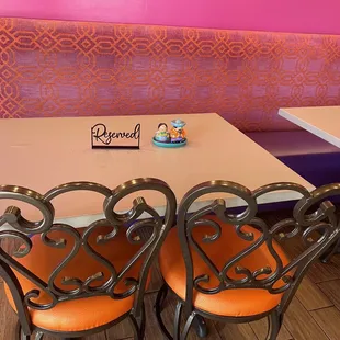 Reserved sign...cute. And the colors pop.