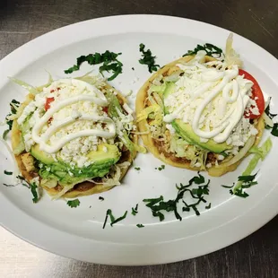 Ven a disfrutar unos deliciosos sopes con la carne de tu preferencia..!!