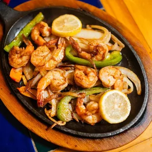 a plate of shrimp and peppers