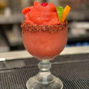 a close up of a margarita
