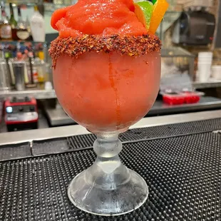 a close up of a margarita