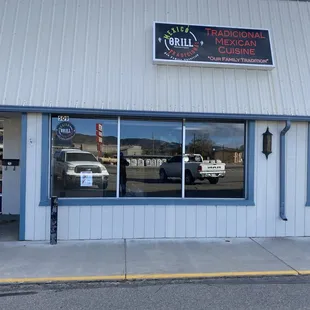 the outside of a restaurant