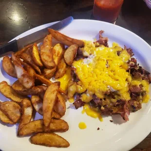 Country ranch. (Chicken, bacon, ranch and cheese) with potato wedges
