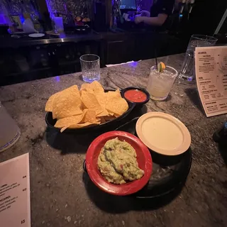 Chips y Guacamole