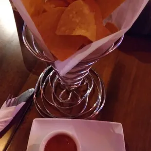 Always very welcome to el mezcalero with delicious salsa and chips.