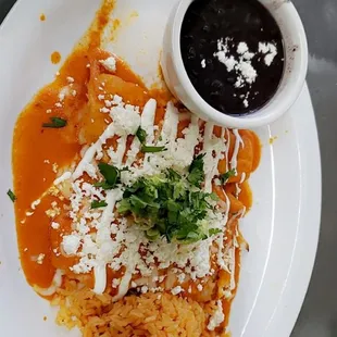 Chicken enchilladas with red sauce