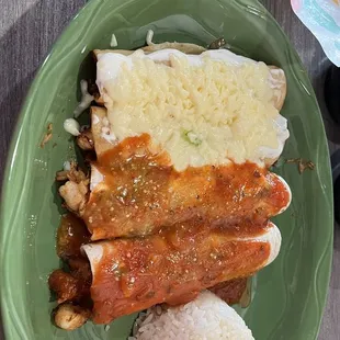 My order: Ultimate Dinner. Shrimp and crab with a pair of baked chicken flautas.