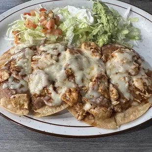 Nachos Deluxe with chicken