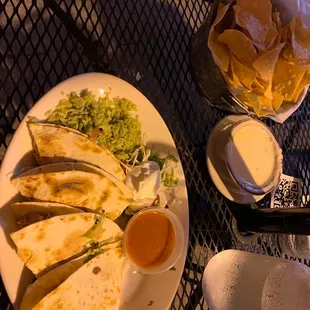 Chips and queso / chicken quesadilla