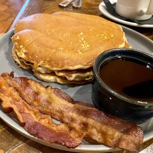 Pancakes &amp; crispy bacon