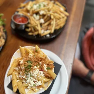 Mac n cheese + Greek Fries