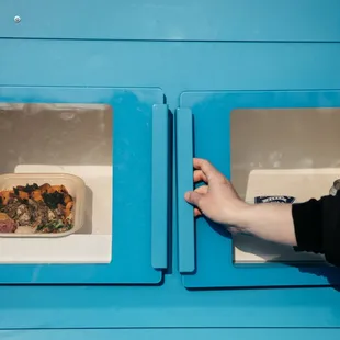 Pick up lockers where orders will be received by customers