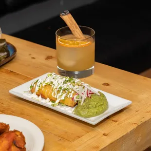 FLAUTAS DE QUESO,GUACAMOLE SAUCE ,SOUR CREAM