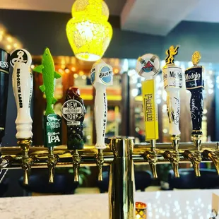 Draft  beers_ Guinness, Brooklyn  lager, dogfish head Ipa, angry orchard, blue moon, miler lite , pacifico, modelo especial and negra model.