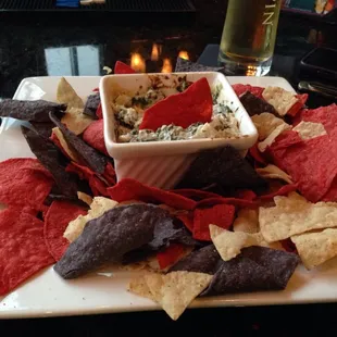 Spinach/artichoke dip. We try it everywhere. Would prefer a bread over the chips. 5/10