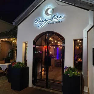 the entrance to the restaurant