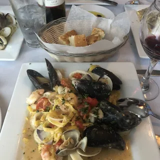 Fettucine Alla Pescatora