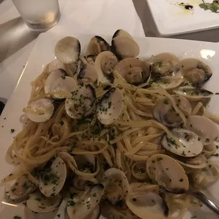 Linguini clams