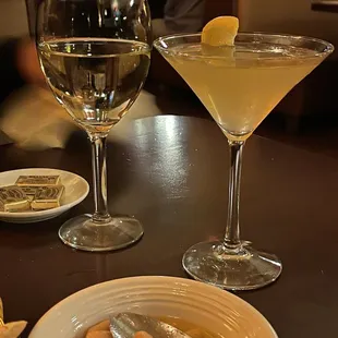 Drinks and beans (flavored beans and bread are complementary and very tasty)