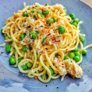 Bucatini with crab and pea