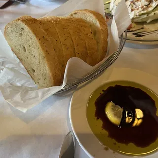 Bread,oil and vinaigrette