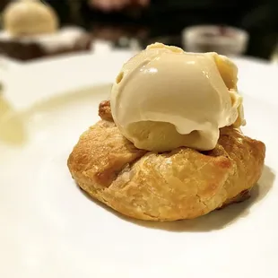 Apple Crostata topped with Vanilla Gelato