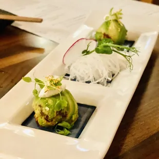 Avocado ball with tuna (you also have choice of salmon)