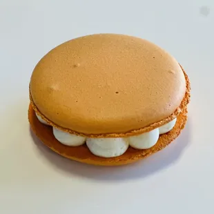 Carrot cake French macaron