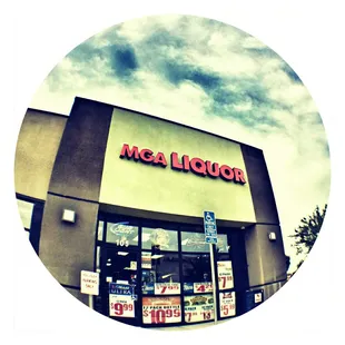 the front of a liquor shop