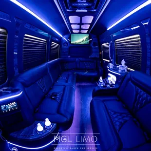 Mercedes Limo Sprinter for any events.