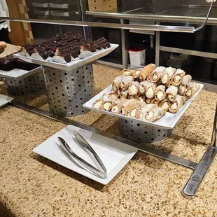 food, cupcakes