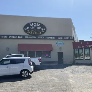 Super busy place with great service but not much parking