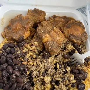 Oxtails, black beans and yellow rice!!!