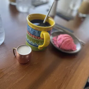 Café de olla con concha. This comes with the concha included. My friend asked for the cream.