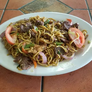 Tallarin saltado de Pollo o Carne