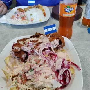 Pollo con Tajadas