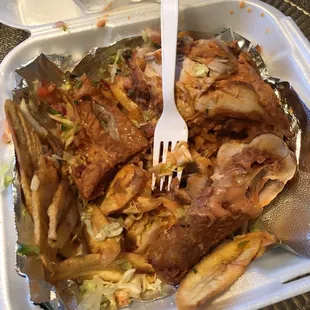 Compre un pollo con Tajada, queso cotija no se le pone al repollo, el adereso estaba muy dulce sele pone mas mostasa y mayo que ketchup.