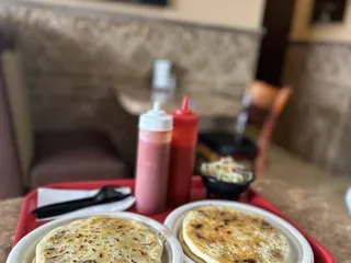 Pupuseria La Estrella