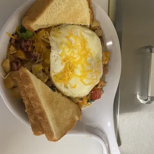 a plate of breakfast food