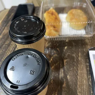 two takeout coffee cups on a table