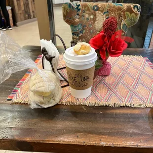 I ordered a hot duvalin latte with a pack of concha pan dulce