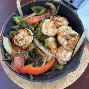 Lunch shrimp fajitas