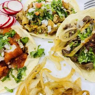 Tacos de chicharron, de tripa y de lengua.  (Marinated pork skin, beef intestines &amp; beef tongue).  Muy delicioso!