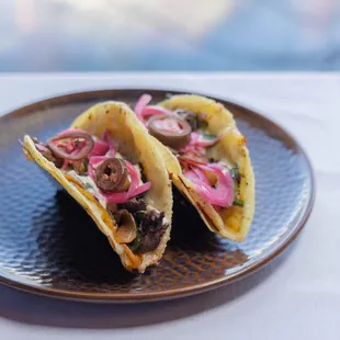 Rocky Mountain Elk Tacos - ancho garlic marinade, roasted poblano &amp; onion, asadero
jack cheese, pickled red onion, agave jalapeño aioli
