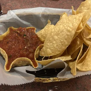 The chips &amp; salsa was the highlight - crunchy chips and delicious, mild salsa.