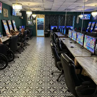 This local Sweepstakes is the best in town, they're super clean, have multiple games and the staff is always nice.