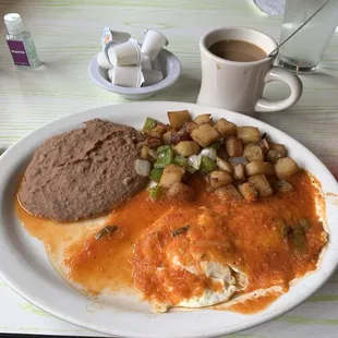 Huevos Rancheros con papas rancheros.