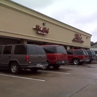 Mi Chef is next to Mo Convenience (notice all trucks)