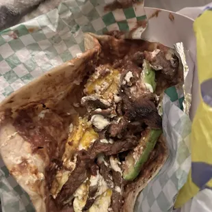 Súper baleada con carne asada