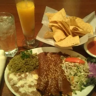 Enchiladas De Pollo Con Mole